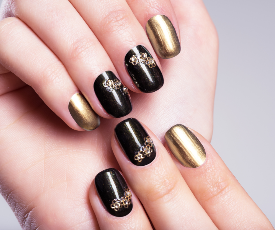 Chic Black & Gold Nail Style
