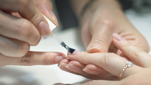 How Long Does Nail Glue Last