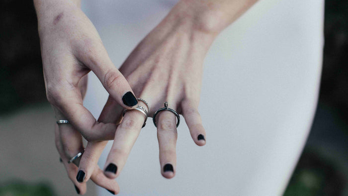 black nails for prom