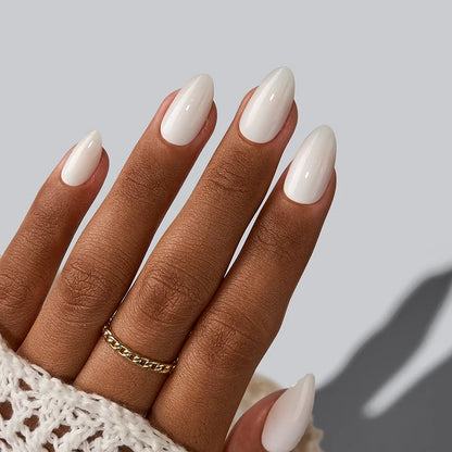 Cremefarbene Mandelnägel – Press On Nails