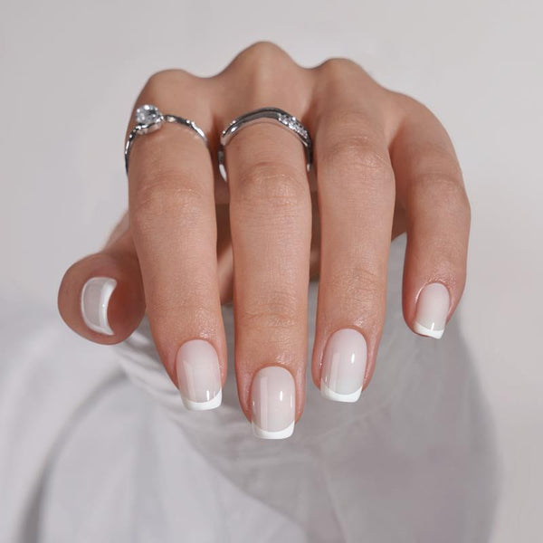 Ongles Français Squoval blanc classique - Appuyez sur les ongles