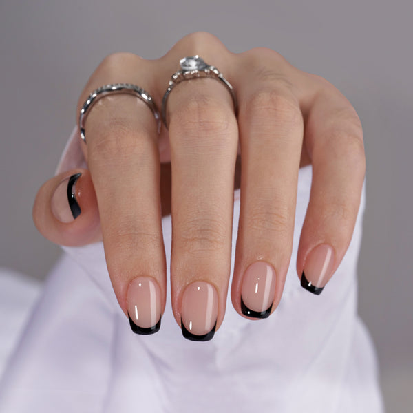 Ongles Squoval noirs classiques - Appuyez sur les ongles