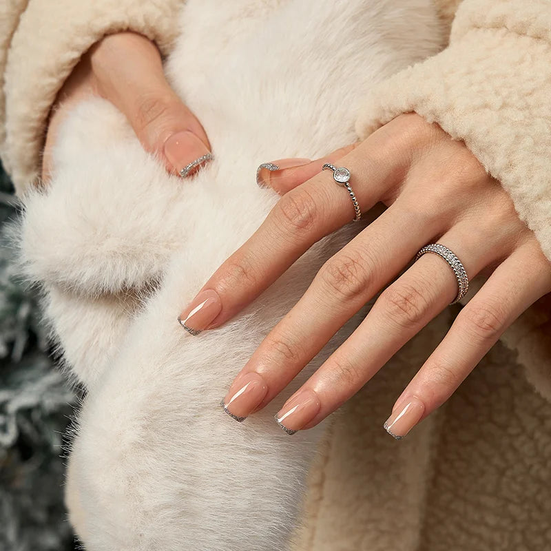 Ice Thread square press-on nails with delicate wintry details