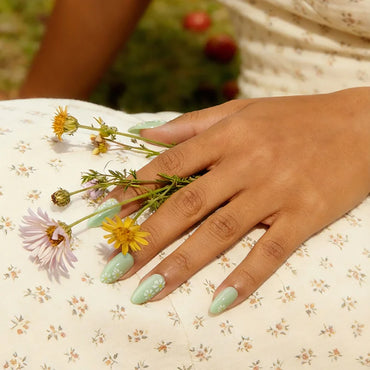 Meadow Daisy Almond Nails - Soft Gel Press On