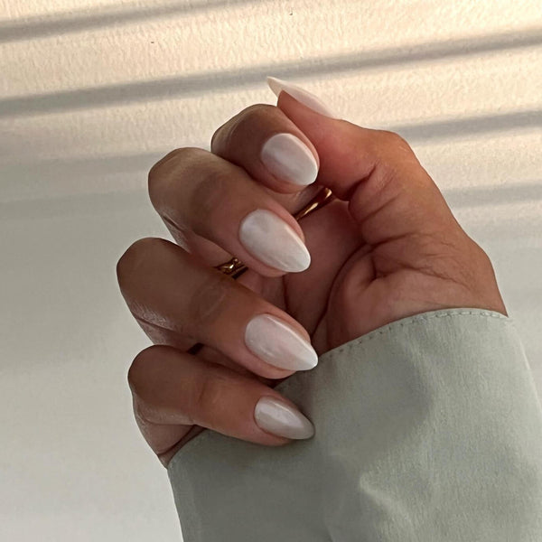 Jasmine Pearlescent Almond Nails – Press On Nails