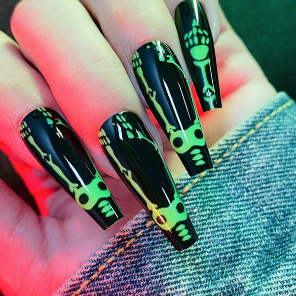 Uñas de ataúd de esqueleto bailando de Halloween - Presione sobre las uñas