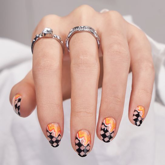 Waves Chess Almond Nails - Presione sobre las uñas